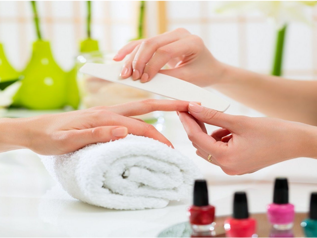 HYGIENISCHE MANIKÜRE ODER MIT GELLACK? – WELCHE IST DIE RICHTIGE WAHL?